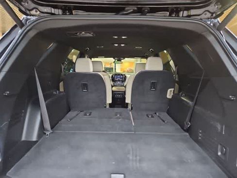 Used 2022 Chevrolet Traverse LT FWD image 59