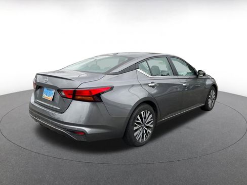 Used 2025 Nissan Altima 2.5 SV FWD image 9