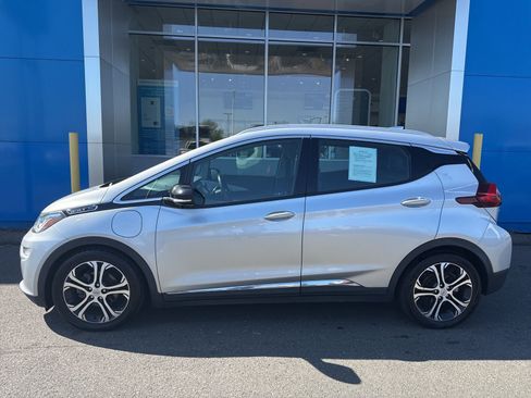 Used 2017 Chevrolet Bolt Premier w/ Driver Confidence II Package FWD image 9