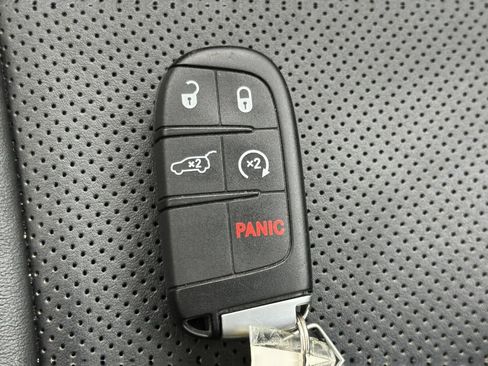 Used 2016 Jeep Grand Cherokee Overland w/ Advanced Technology Group AWD/4WD image 27