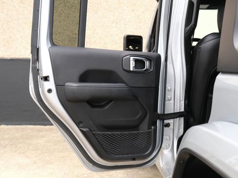 Used 2023 Jeep Wrangler Unlimited Sahara AWD/4WD image 23