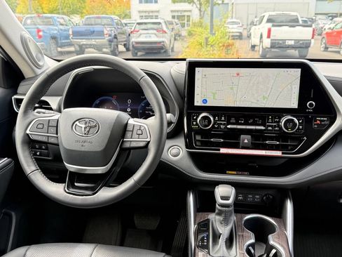 Used 2026 Toyota Highlander Platinum AWD/4WD image 26