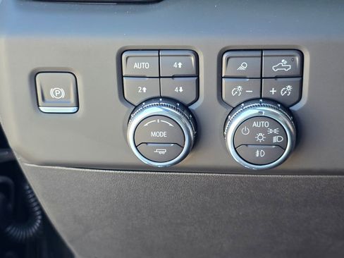 Used 2025 GMC Sierra 1500 AT4 w/ AT4 Premium Package AWD/4WD image 29