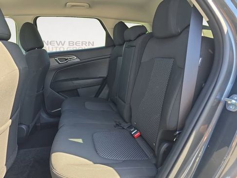 Used 2024 Kia Sportage LX FWD image 13