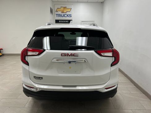 Used 2024 GMC Terrain SLT image 11