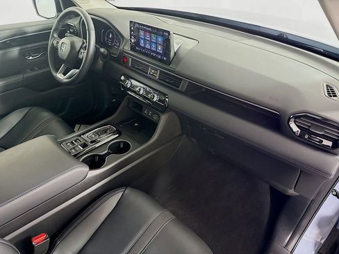 Certified 2025 Honda Pilot Touring image 28