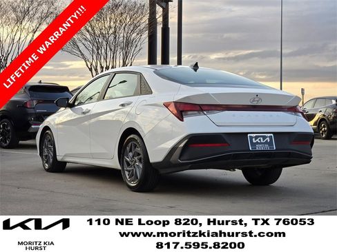 Used 2024 Hyundai Elantra SEL image 3
