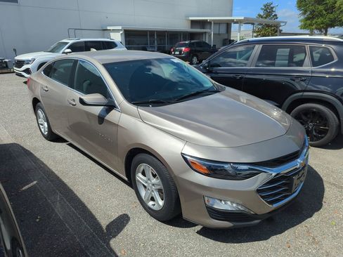 Used 2024 Chevrolet Malibu LT image 1