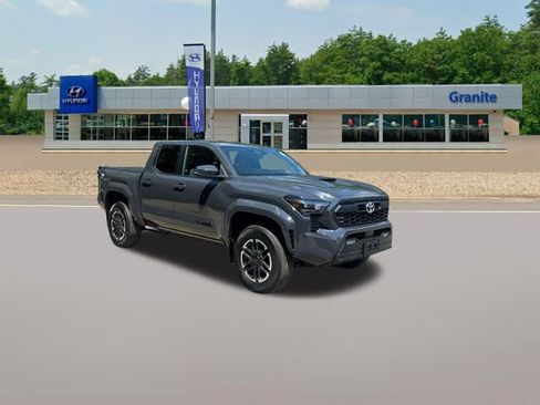 Used 2024 Toyota Tacoma TRD Sport w/ TRD Sport Upgrade Package AWD/4WD image 4