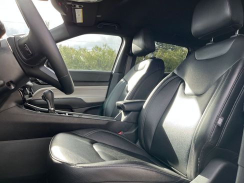 Used 2025 Jeep Compass Limited image 29