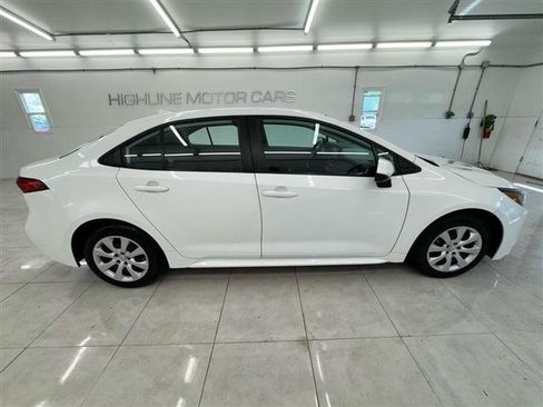 Used 2022 Toyota Corolla LE FWD image 4