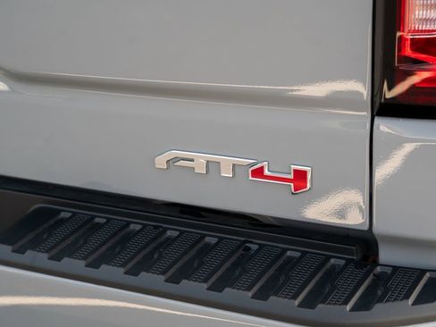 Used 2025 GMC Sierra 1500 AT4 w/ AT4 Premium Package AWD/4WD image 15
