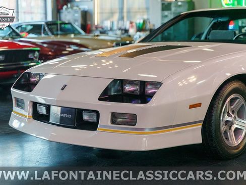 Used 1990 Chevrolet Camaro IROC-Z image 13