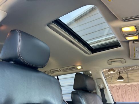 Used 2017 Nissan Armada Platinum image 19