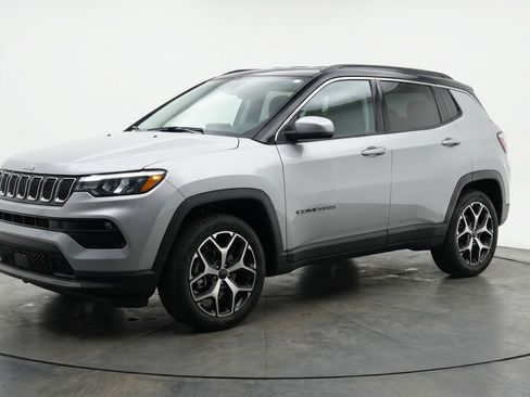Used 2025 Jeep Compass Limited AWD/4WD image 3