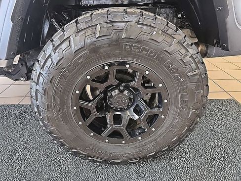 Used 2020 Jeep Gladiator Sport AWD/4WD image 39