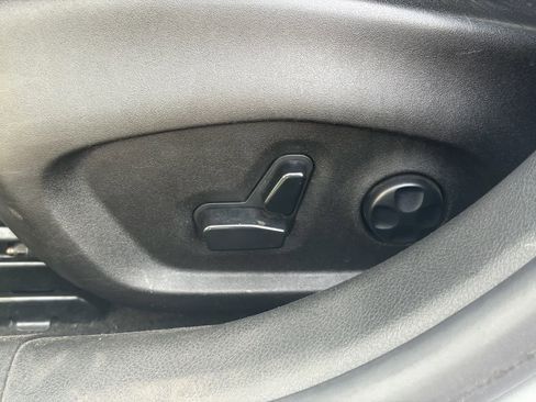 Used 2019 Jeep Renegade Latitude w/ Popular Equipment Group image 14