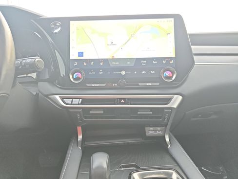 Used 2024 Lexus RX 350 w/ Luxury Package image 18