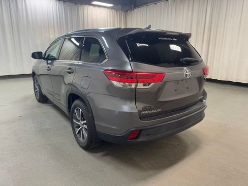 Used 2017 Toyota Highlander XLE AWD/4WD image 6