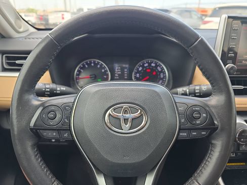 Used 2021 Toyota RAV4 XLE Premium AWD/4WD image 18