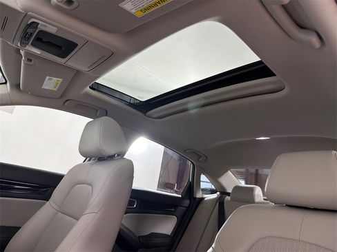 Used 2024 Honda Civic Touring image 2