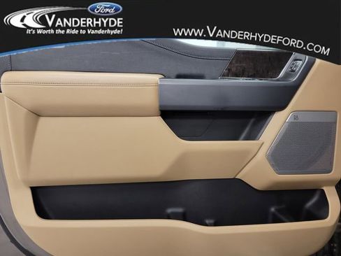 Used 2023 Ford F250 Lariat w/ Chrome Package image 19