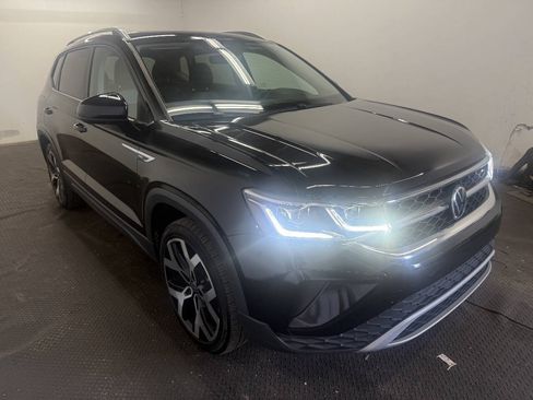 Used 2022 Volkswagen Taos SEL AWD/4WD image 2