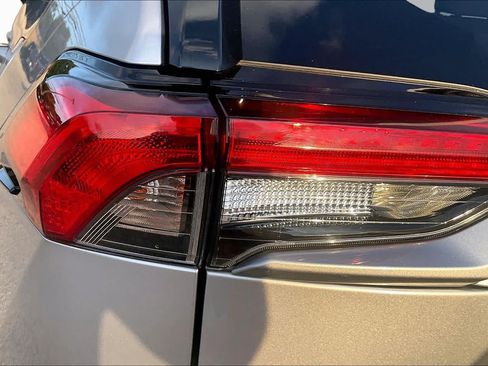 Used 2025 Toyota RAV4 LE AWD/4WD image 27