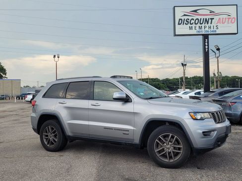 Used 2016 Jeep Grand Cherokee Laredo 75th Anniversary AWD/4WD image 2