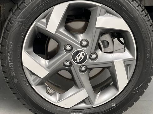 Used 2025 Hyundai Venue SEL FWD image 64
