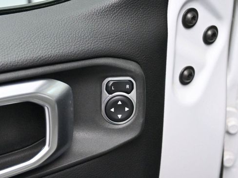 Used 2022 Jeep Gladiator Overland image 10