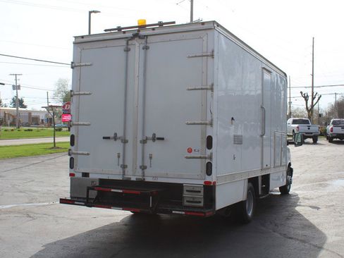 Used 2016 Chevrolet Express 4500 Extended image 6