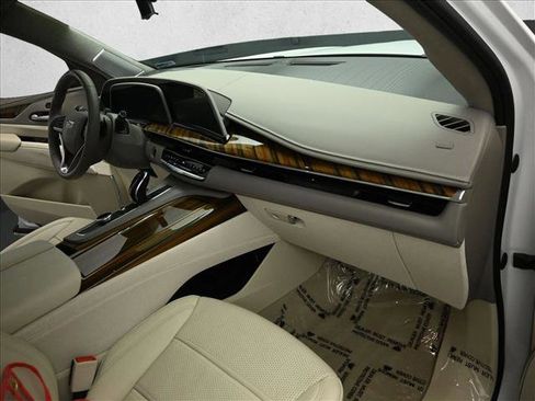 Used 2023 Cadillac Escalade Sport Platinum w/ LPO, ONYX Package AWD/4WD image 30