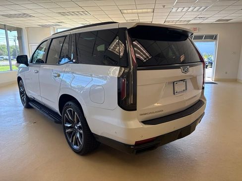 Used 2022 Cadillac Escalade Sport Platinum AWD/4WD image 3