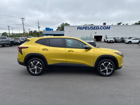 Used 2024 Chevrolet Trax RS w/ Driver Confidence Package FWD image 3