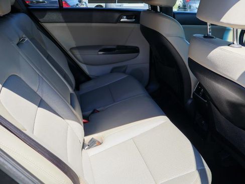 Used 2020 Kia Sportage S image 12