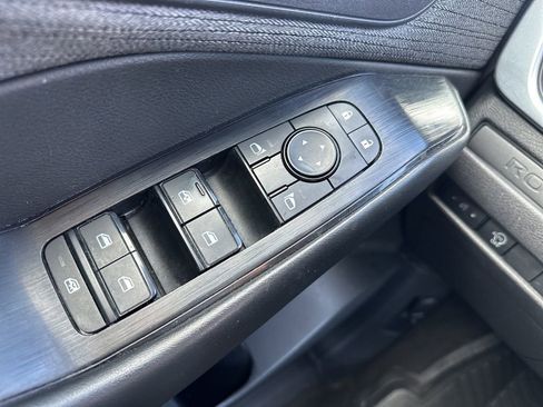 Used 2023 Nissan Rogue S image 14