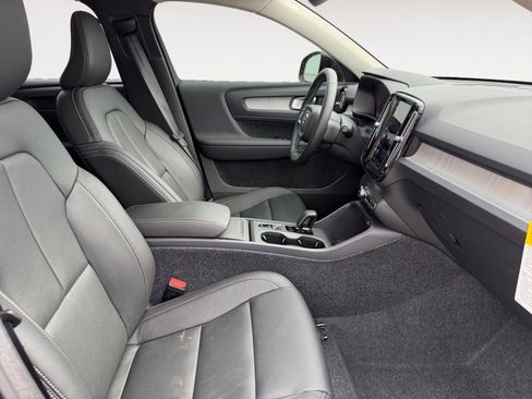 New 2026 Volvo XC40 B5 Core image 15