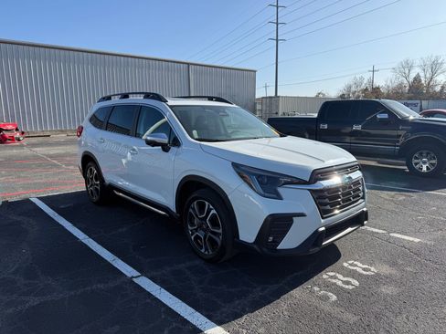 Used 2023 Subaru Ascent Limited w/ Technology Package image 3