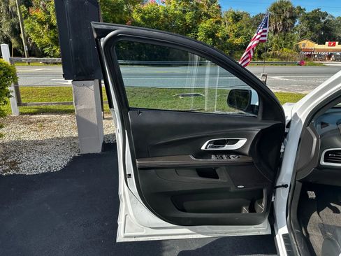 Used 2011 Chevrolet Equinox LT w/ Driver Convenience Package image 18