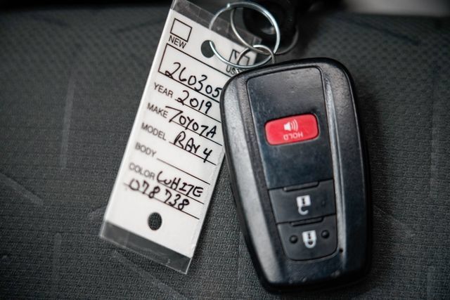 Used 2019 Toyota RAV4 XLE w/ Carpet Mat Package AWD/4WD image 26