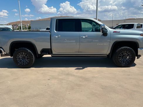 Used 2024 Chevrolet Silverado 3500 LTZ w/ LTZ Convenience Package AWD/4WD image 7