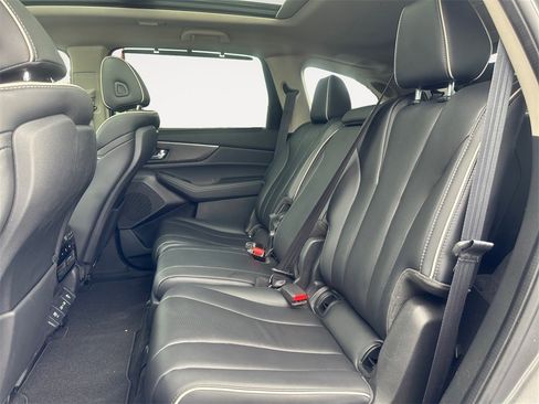 Used 2023 Acura MDX SH-AWD w/ Advance Package image 13