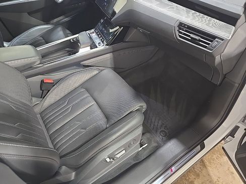 Used 2022 Audi e-tron S Premium Plus image 21