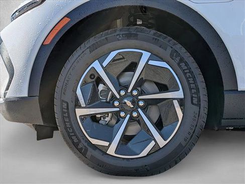 New 2026 Chevrolet Equinox EV LT image 17