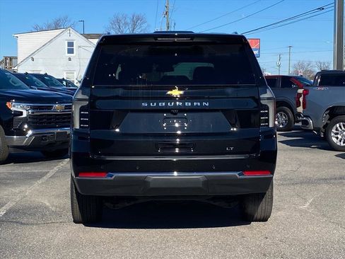 New 2026 Chevrolet Suburban LT image 4