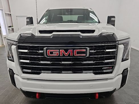 Used 2025 GMC Sierra 2500 AT4 AWD/4WD image 4