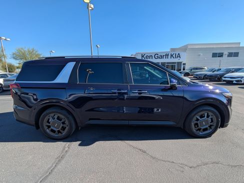 Certified 2025 Kia Carnival EX image 6