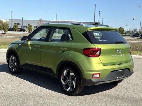 Used 2022 Hyundai Venue SEL image 5