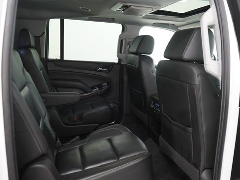 Used 2020 Chevrolet Suburban LT AWD/4WD image 15